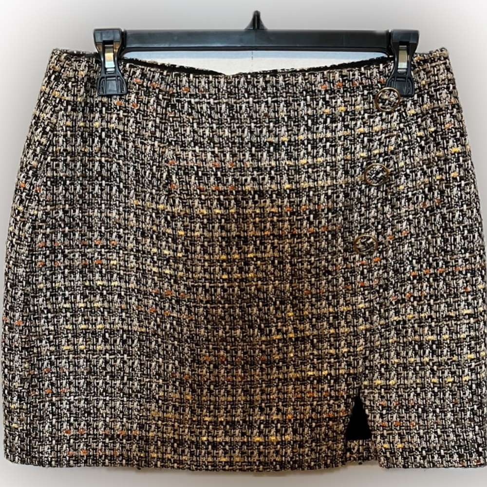 Gianni Bini Cute Black/Tan skirt with accent buttons and front slit Size 8 NWT - Picture 9 of 9